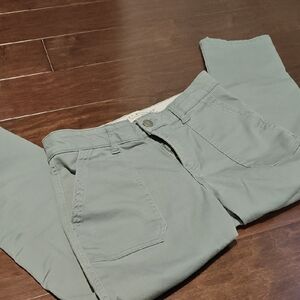 Wonen's Stylish Pale Olive Cropped Chinos